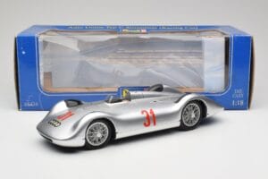 Auto Union Typ C Stromlinie #31 B. Rosemeyer 1937 Hõbedane Revell 1:18 08436 Metall - pilt 8/8
