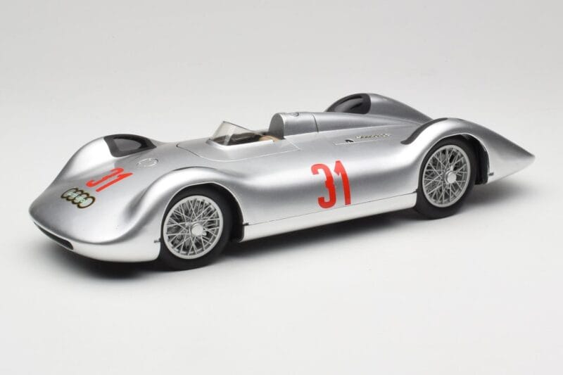 Auto Union Typ C Stromlinie #31 B. Rosemeyer 1937 Hõbedane Revell 1:18 08436 Metall