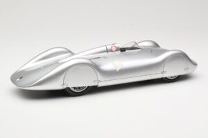 Auto Union Type C Streamliner #72 B. Rosemeyer World Record 1937 Revell 1:18 08420 Metall - pilt 2/6