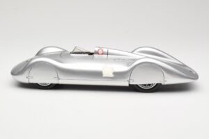 Auto Union Type C Streamliner #72 B. Rosemeyer World Record 1937 Revell 1:18 08420 Metall - pilt 3/6