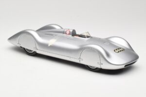 Auto Union Type C Streamliner #72 B. Rosemeyer World Record 1937 Revell 1:18 08420 Metall - pilt 4/6