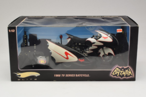 Batcycle & Sidecar Batman TV Series Hot Wheels 1:18 R0006 Metall - pilt 2/2