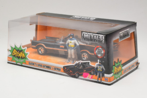 Batmobile Koos Batman Kujuga Metals Diecast 1:24 98259 Metall - pilt 3/3