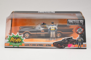 Batmobile Koos Batman Kujuga Metals Diecast 1:24 98259 Metall