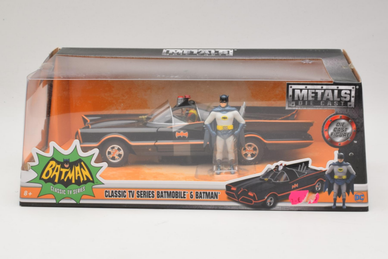 Batmobile Koos Batman Kujuga Metals Diecast 1:24 98259 Metall