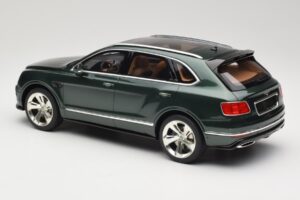Bentley Bentayga Styling Pack Roheline GT Spirit 1:18 GT133 Vaik - pilt 5/6