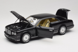 Bentley Brooklands Must Minichamps 1:18 100139600 Metall - pilt 2/8