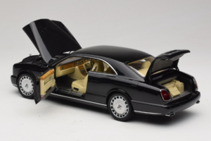 Bentley Brooklands Must Minichamps 1:18 100139600 Metall - pilt 5/8