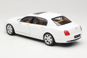 Bentley Continental Flying Spur Valge Minichamps 1:18 100139461 Metall - pilt 7/8