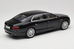 Bentley Flying Spur W12 Onyx Black Kyosho 1:18 08891NX Metall - pilt 3/8