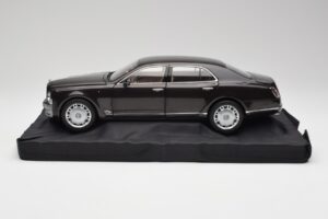 Bentley Mulsanne Burnt Oak Minichamps 1:18 100139905 Metall - pilt 4/8