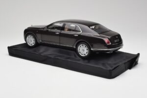 Bentley Mulsanne Burnt Oak Minichamps 1:18 100139905 Metall - pilt 7/8
