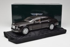 Bentley Mulsanne Burnt Oak Minichamps 1:18 100139905 Metall - pilt 8/8