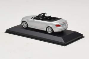 BMW 1-Series E88 Kabriolett Titan Silver Minichamps 1:43 80420427037-R1 Metall - pilt 3/5