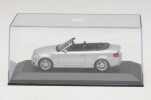 BMW 1-Series E88 Kabriolett Titan Silver Minichamps 1:43 80420427037-R1 Metall - pilt 4/5