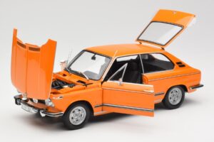 BMW 2000 Tii Touring Oranž Minichamps 1:18 80430145824 Metall - pilt 2/8