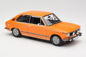 BMW 2000 Tii Touring Oranž Minichamps 1:18 80430145824 Metall - pilt 6/8