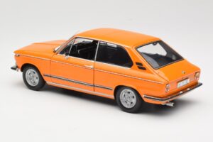 BMW 2000 Tii Touring Oranž Minichamps 1:18 80430145824 Metall - pilt 7/8