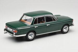 BMW 2000 121 Roheline MCG 1:18 MCG18542 Metall - pilt 2/6