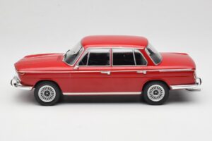 BMW 2000 121 Punane MCG 1:18 MCG18543 Metall - pilt 3/6