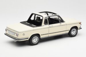 BMW 2002 Baur Kabriolett E10 Chamonix Valge AUTOart 1:18 70532 Metall - pilt 3/8