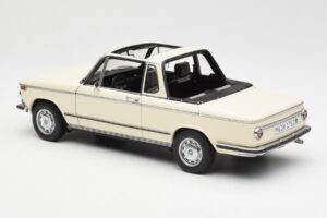 BMW 2002 Baur Kabriolett E10 Chamonix Valge AUTOart 1:18 70532 Metall - pilt 7/8