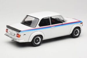 BMW 2002 E10 Turbo Valge MCG 1:18 MCG18408-R Metall - pilt 2/6