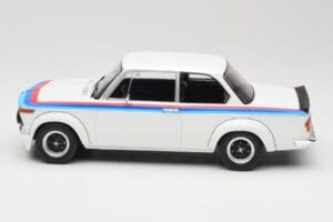 BMW 2002 E10 Turbo Valge MCG 1:18 MCG18408-R Metall - pilt 3/6
