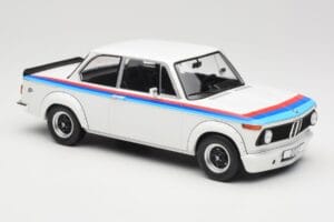 BMW 2002 E10 Turbo Valge MCG 1:18 MCG18408-R Metall - pilt 4/6
