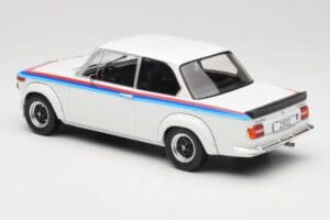 BMW 2002 E10 Turbo Valge MCG 1:18 MCG18408-R Metall - pilt 5/6
