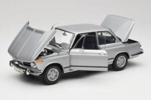 BMW 2002 Tii Polaris Hõbe AUTOart 1:18 80430146517 Metall - pilt 2/8