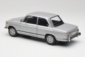 BMW 2002 Tii Polaris Hõbe AUTOart 1:18 80430146517 Metall - pilt 7/8