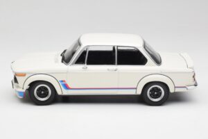BMW 2002 Tii Turbo Alpine White Minichamps 1:18 155026200 Metall - pilt 3/6