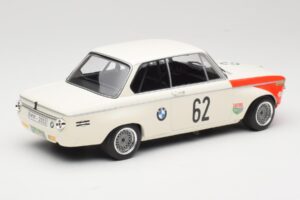 BMW 2002 tiK BMW AG #1 H. Hahne / D. Quester Class Winner Guards International 6 Hours Brands Hatch 1969 Minichamps 1:18 1556 - pilt 2/6