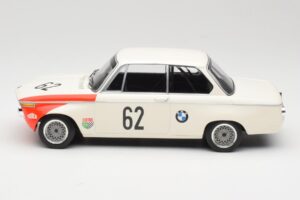 BMW 2002 tiK BMW AG #1 H. Hahne / D. Quester Class Winner Guards International 6 Hours Brands Hatch 1969 Minichamps 1:18 1556 - pilt 3/6