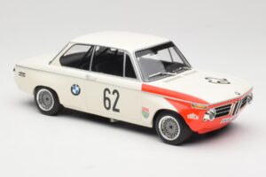 BMW 2002 tiK BMW AG #1 H. Hahne / D. Quester Class Winner Guards International 6 Hours Brands Hatch 1969 Minichamps 1:18 1556 - pilt 4/6