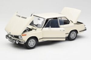 BMW 2002 Valge Kyosho 1:18 08541W Metall - pilt 2/8