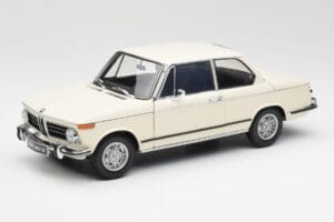 BMW 2002 Valge Kyosho 1:18 08541W Metall