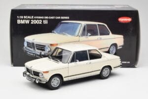 BMW 2002 Valge Kyosho 1:18 08541W Metall - pilt 8/8