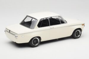 BMW 2002 Valge Plain Body Version Minichamps 1:18 155702600 Metall - pilt 2/6