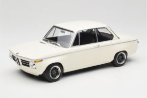 BMW 2002 Valge Plain Body Version Minichamps 1:18 155702600 Metall