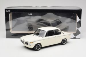 BMW 2002 Valge Plain Body Version Minichamps 1:18 155702600 Metall - pilt 6/6