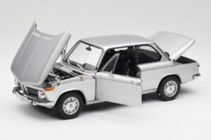 BMW 2002tii Hõbedane AUTOart 1:18 80430151479 Metall - pilt 2/8