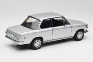 BMW 2002tii Hõbedane AUTOart 1:18 80430151479 Metall - pilt 3/8