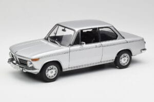 BMW 2002tii Hõbedane AUTOart 1:18 80430151479 Metall