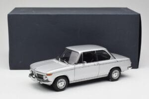 BMW 2002tii Hõbedane AUTOart 1:18 80430151479 Metall - pilt 8/8