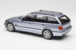 BMW 3 Series E36 Touring Blue Metallic MCG 1:18 MCG18365 Metall - pilt 5/6