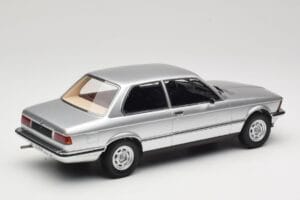 BMW 320 E21 Hõbedane Minichamps 1:18 107024200 Vaik - pilt 2/6