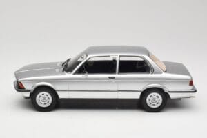BMW 320 E21 Hõbedane Minichamps 1:18 107024200 Vaik - pilt 3/6