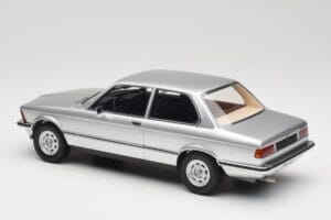 BMW 320 E21 Hõbedane Minichamps 1:18 107024200 Vaik - pilt 5/6
